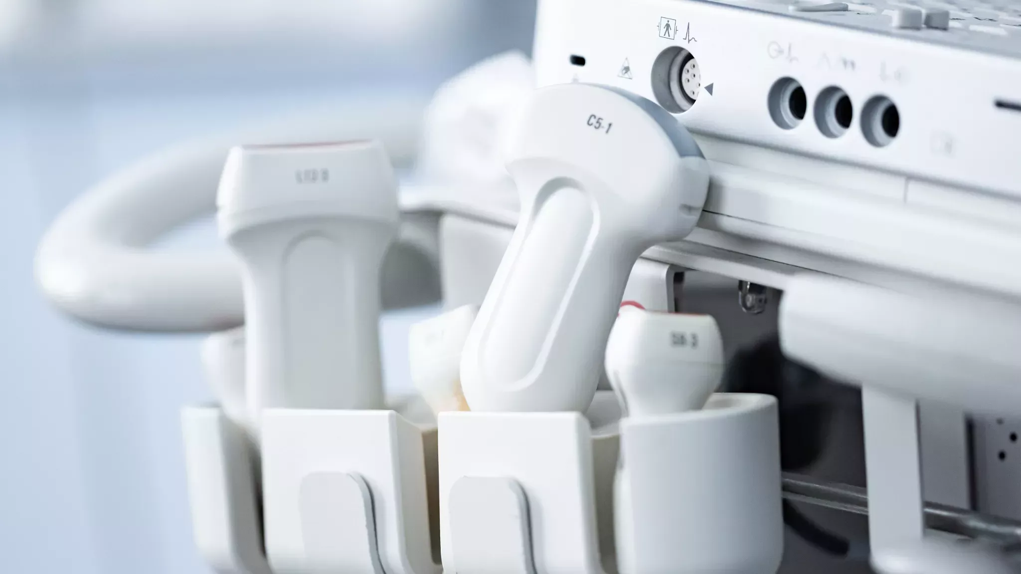 Ultrasound probes connected to an ultrasound system