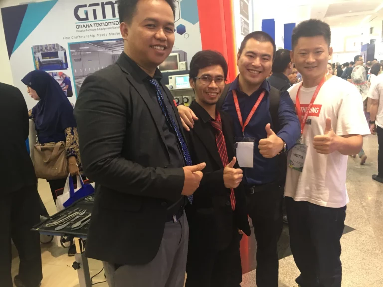 Akicare representative with business contacts at a medical imaging exhibition booth