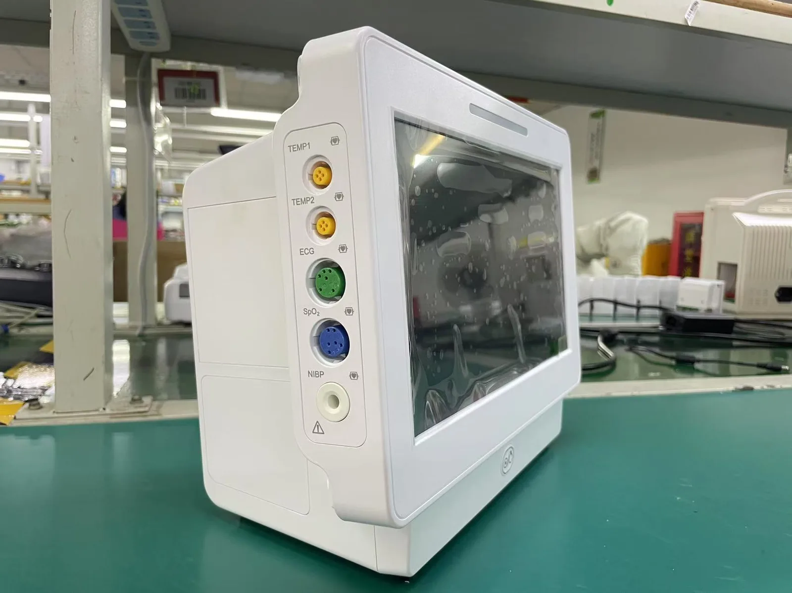 Akicare cPM multi-parameter patient monitor - view 5