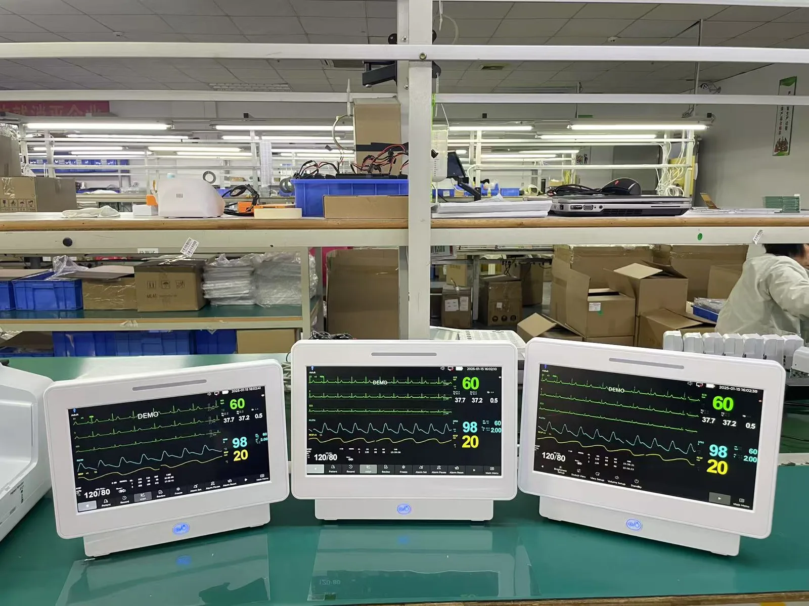 Akicare cPM multi-parameter patient monitor - view 6