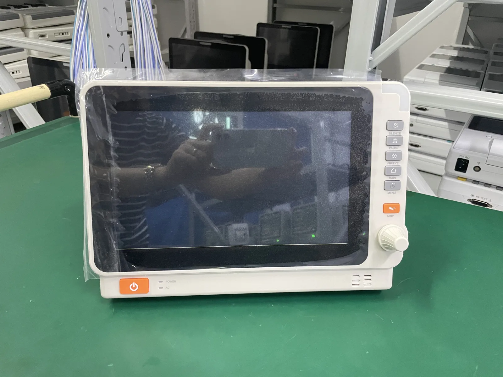 Akicare PM10A multi-parameter patient monitor - view 5